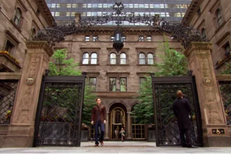 5 Secrets of the Iconic Gossip Girl Townhouse