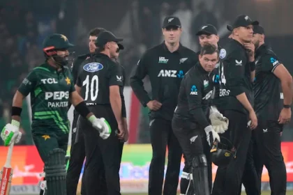 Tri-Nation Series Final: Pakistan Fails to Set a Big Total