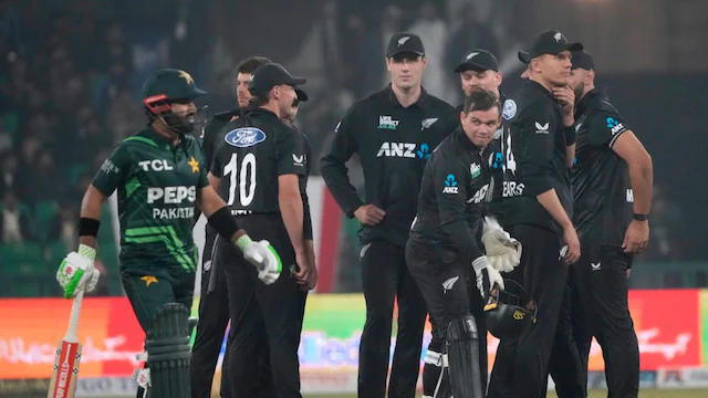 Tri-Nation Series Final: Pakistan Fails to Set a Big Total